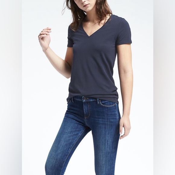 Gap Factory Black SHORT-SLEEVE STRETCH-TO-FIT VEE TEE Size Medium - Picture 1 of 5